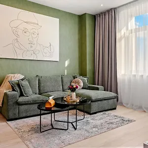 Rin Luxury Pool & בוקרשט